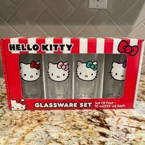 Hello Kitty Glassware Set